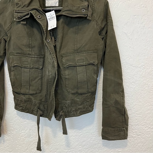 Abercrombie & Fitch Cropped  Military Green Utility Jacket medium - Picture 3 of 10